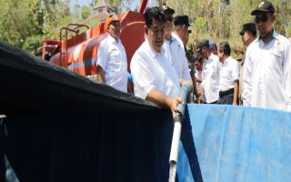 Pemkab Kulon Progo menyalurkan air bersih atasi kekeringan di Pendoworejo