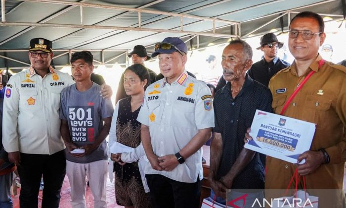 Kemendagri terjunkan lima tim awasi pemanfaatan bantuan gempa NTT