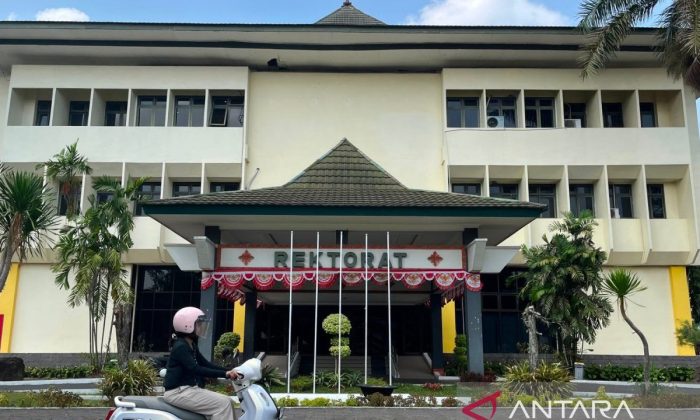 KPK sita dokumen usai geledah delapan rumah dan Rektorat Unsoed