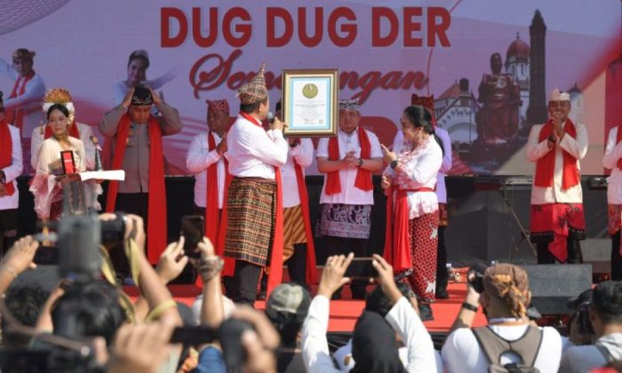 Sekitar 25 ribu orang menari Dug Dug Der Semarangan bareng