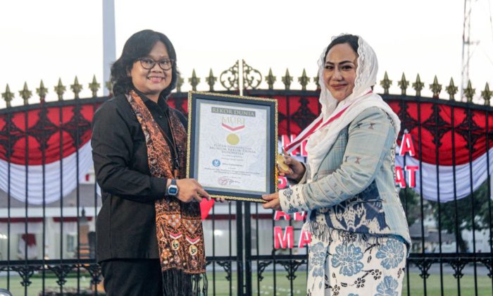 Rekor Muri pembacaan teks proklamasi dengan bahasa isyarat