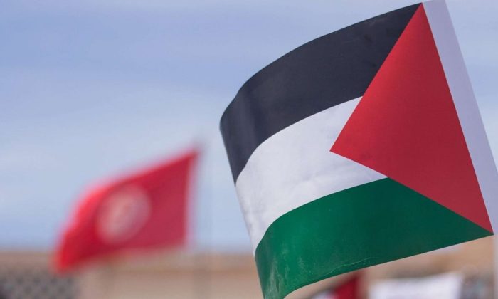 Massive Attack Ungkap Kronologi Usai Ditahan di Singapura karena Kibarkan Bendera Palestina Saat Konser