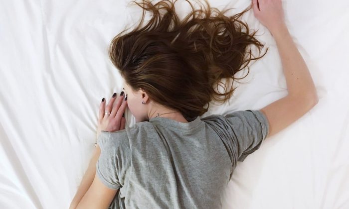 Sering Tidur Berjam-jam? Bisa Jadi Kamu Sedang Lari dari 8 Masalah Ini