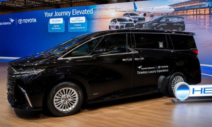 Toyota Cari Cara Baru Yakinkan Orang Beralih ke Mobil Hybrid