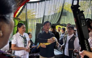 Gibran temui ibu dan bayi di tenda rawat pastikan kebutuhan terpenuhi