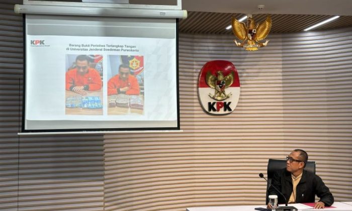 KPK jelaskan alasan sempat periksa Warek Unsoed Kuat dan Noor Farid