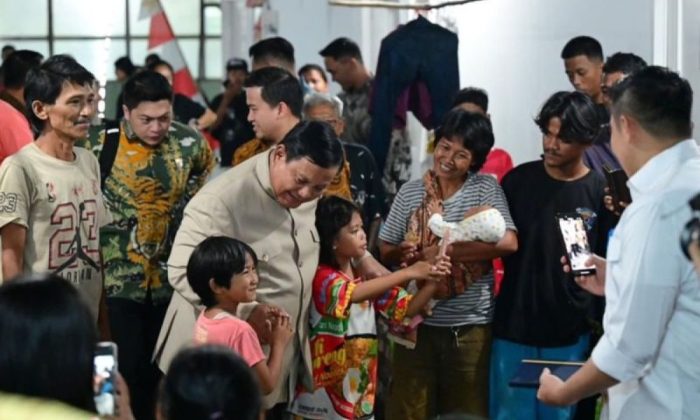 Presiden Prabowo kunjungi hunian baru untuk warga pinggir rel Senen