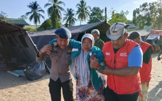 PMI layani ratusan warga selama lima hari pascagempa NTT