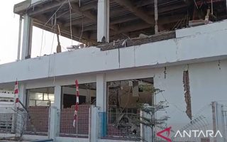 BMKG keluarkan peringatan dini tsunami pascagempa M 7,7 di NTT