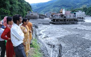 Nepal flooding deaths surpass 900 as needs climb