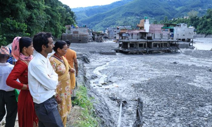Nepal flooding deaths surpass 900 as needs climb