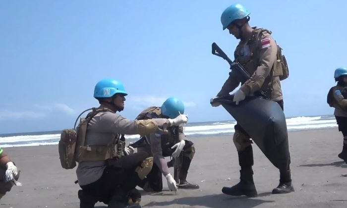 Calon Kontingen Garuda Bhayangkara gelar aksi "Clean Up" di Parangtritis