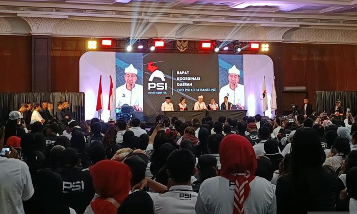 Pamer KTA di Bandung, Jokowi tegaskan masuk PSI sejak Oktober 2025