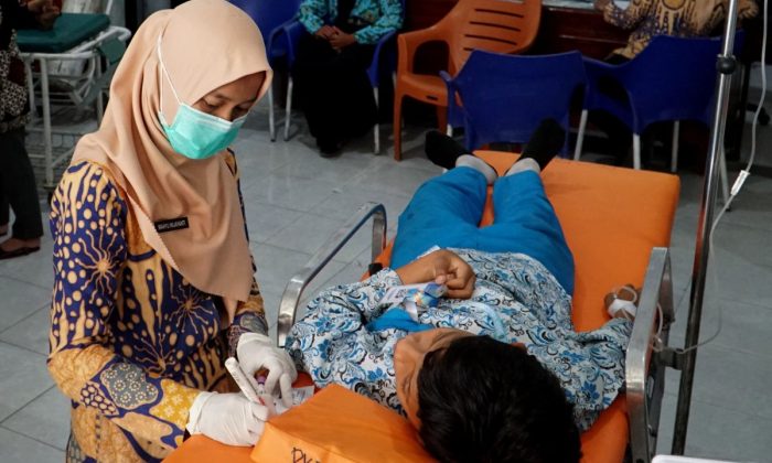 Pertolongan pertama yang dapat dilakukan saat anak keracunan makanan