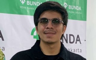Klarifikasi Atta Halilintar Soal Foto Ciuman dengan Wanita Lain Saat Nonton Bola