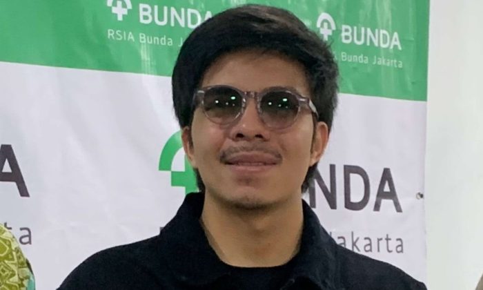 Klarifikasi Atta Halilintar Soal Foto Ciuman dengan Wanita Lain Saat Nonton Bola