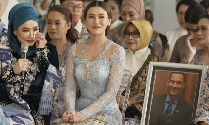 TERPOPULER: Penyebab Kematian Adjie Massaid yang Bikin Aaliyah Trauma, Profil Anthony Xie Hingga Mengenang Poppy Mercury