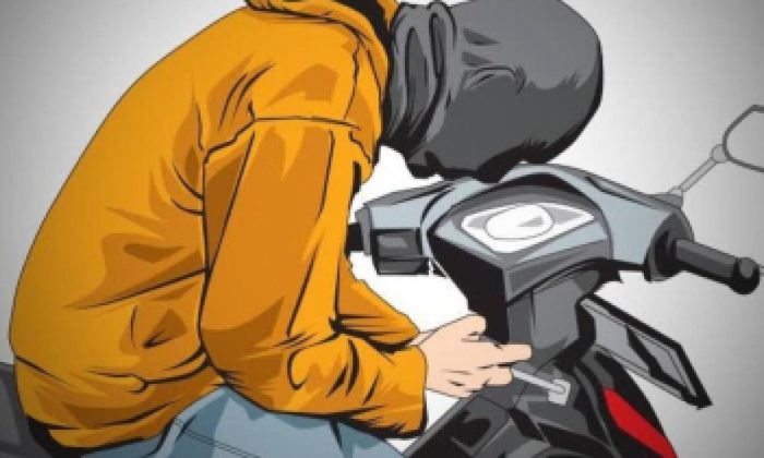 Detik-detik Maling Motor di Margonda Depok Kepergok, Berakhir Ditelanjangi Warga