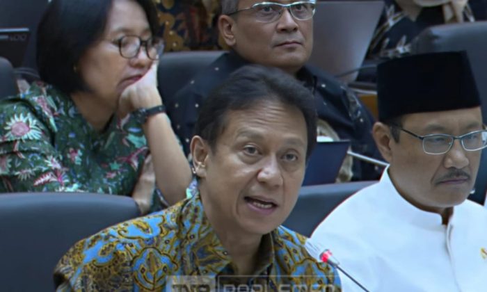 Menkes Imbau Jangan Kucek Mata hingga Segera Bersihkan Diri jika Terpapar Abu Vulkanik Anak Krakatau