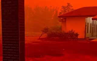 Langit Kalimantan Tengah Mendadak Merah Pekat akibat Karhutla, Bak Dunia Berbeda