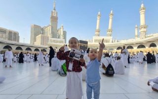 Usia Baru 1 dan 4 Tahun, Kisah Dua Bocah Berangkat Umrah Curi Perhatian