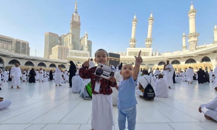 Usia Baru 1 dan 4 Tahun, Kisah Dua Bocah Berangkat Umrah Curi Perhatian