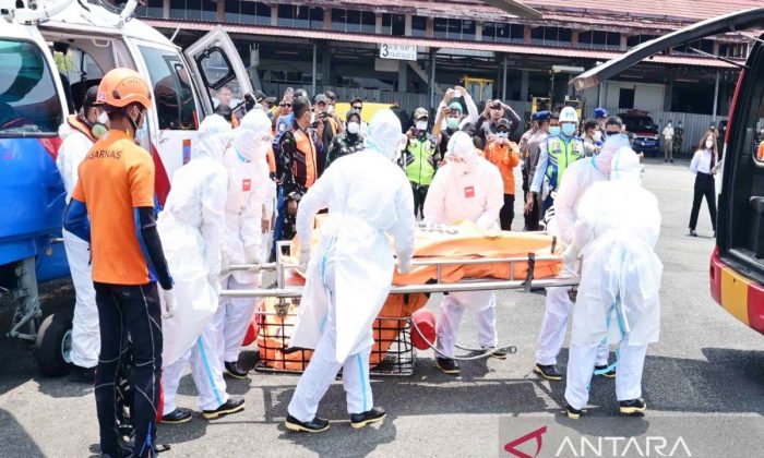RS Bhayangkara serahkanseluruh korban Kapal Virgo ke keluarga