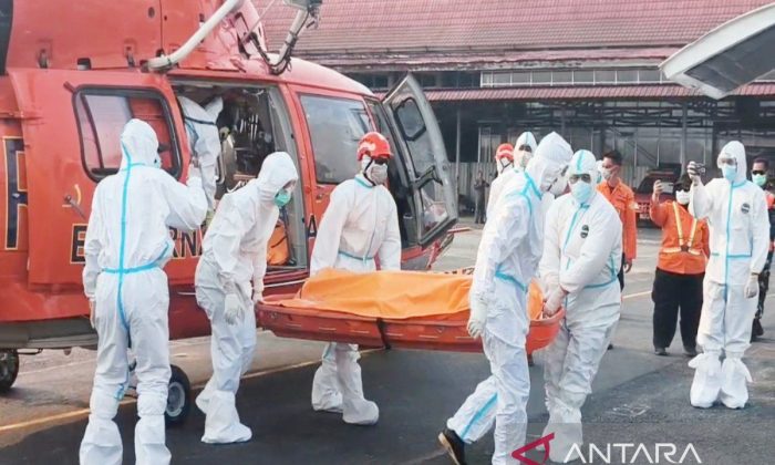 Basarnas evakuasi tujuh korban Kapal Virgo ke Lanud Sjamsudin Noor