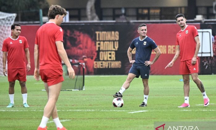 Pelatih ungkap kondisi Thom Haye yang harus absen akibat kartu merah