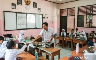 BGN mendorong delapan kebiasaan baik guru dan siswa saat konsumsi MBG