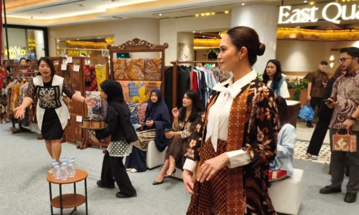 Kemenpar kenalkan wastra sebagai daya tarik wisata budaya RI
