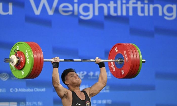 Rahmat Erwin raih emas angkat besi kelas 75 kg Asian Games 2026