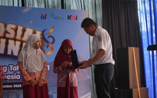 Rail Clinic KAI Daop 6 Yogyakarta berikan kacamata gratis kepada 50 siswa di Sentolo