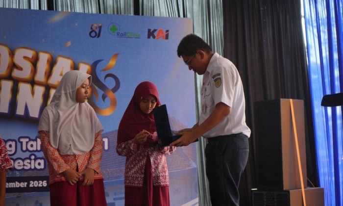 Rail Clinic KAI Daop 6 Yogyakarta berikan kacamata gratis kepada 50 siswa di Sentolo
