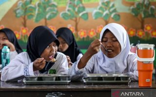 BGN: Guru jadi teladan edukasi gizi MBG melalui makan bersama siswa
