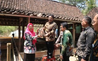 Pemkab-Baznas Kulon Progo salurkan bantuan rumah layak huni