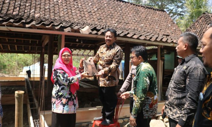 Pemkab-Baznas Kulon Progo salurkan bantuan rumah layak huni