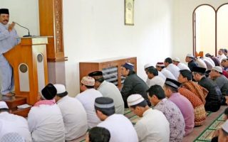 Khutbah Jumat: Pentingnya Memiliki Pemimpin Menjunjung Adab