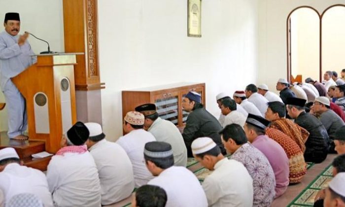 Khutbah Jumat: Pentingnya Memiliki Pemimpin Menjunjung Adab