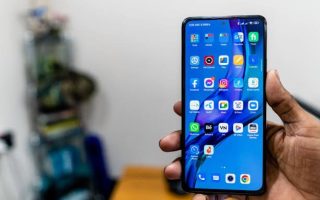 Nggak Perlu HP Flagship, Ini Alasan HP Sederhana Bisa Lebih Cocok untuk Lansia