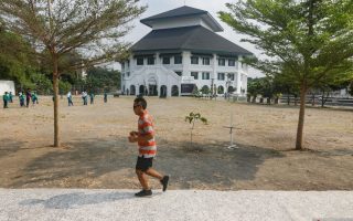 Aktivitas olahraga di Taman Budaya Embung Giwangan