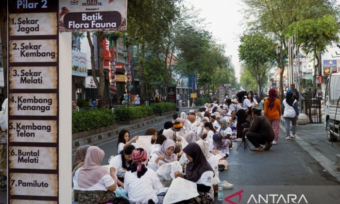 Aksi 1.001 pembatik di Malioboro menumbuhkan kecintaan anak muda pada batik