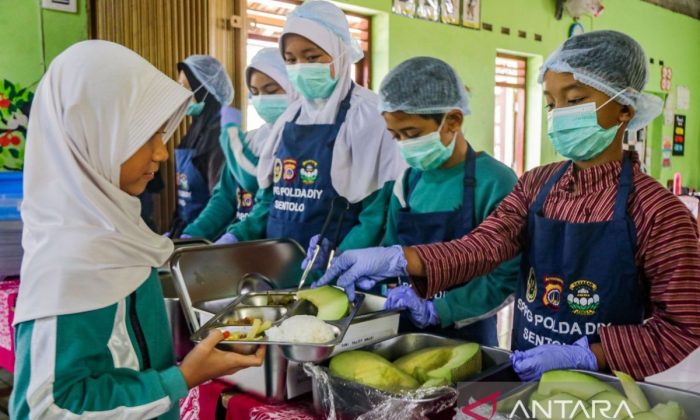 SPPG Polda DIY berhasil uji coba MBG prasmanan di SD Kulon Progo
