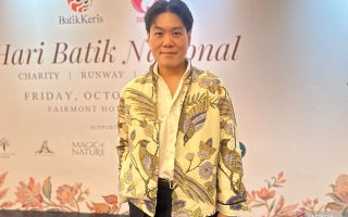 Tips padukan batik agar tak terlihat terlalu formal