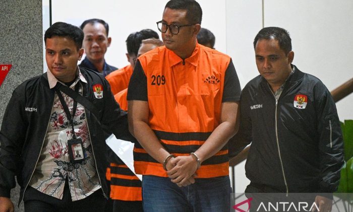 KPK tetapkan Bupati Klaten dan Kalan BPK Jateng sebagai tersangka