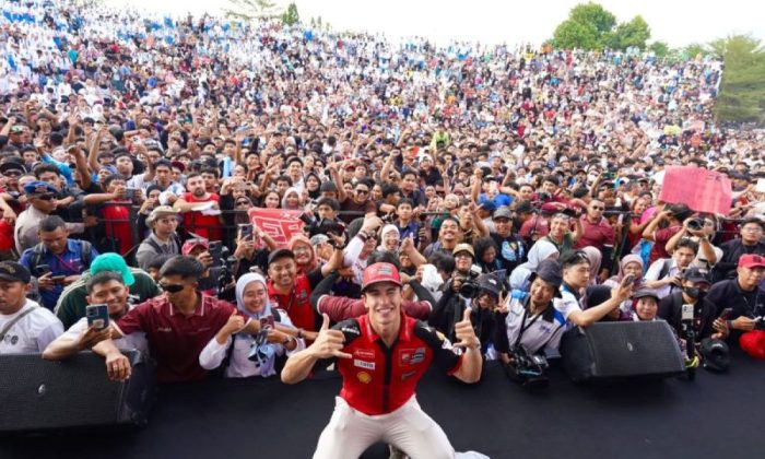 Marc Marquez dan pembalap MotoGP disambut ribuan warga Mataram